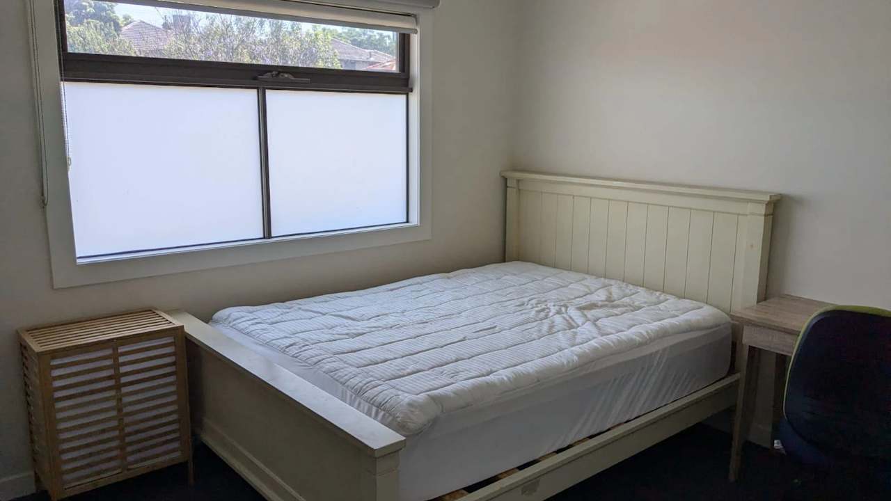 Room in a share house