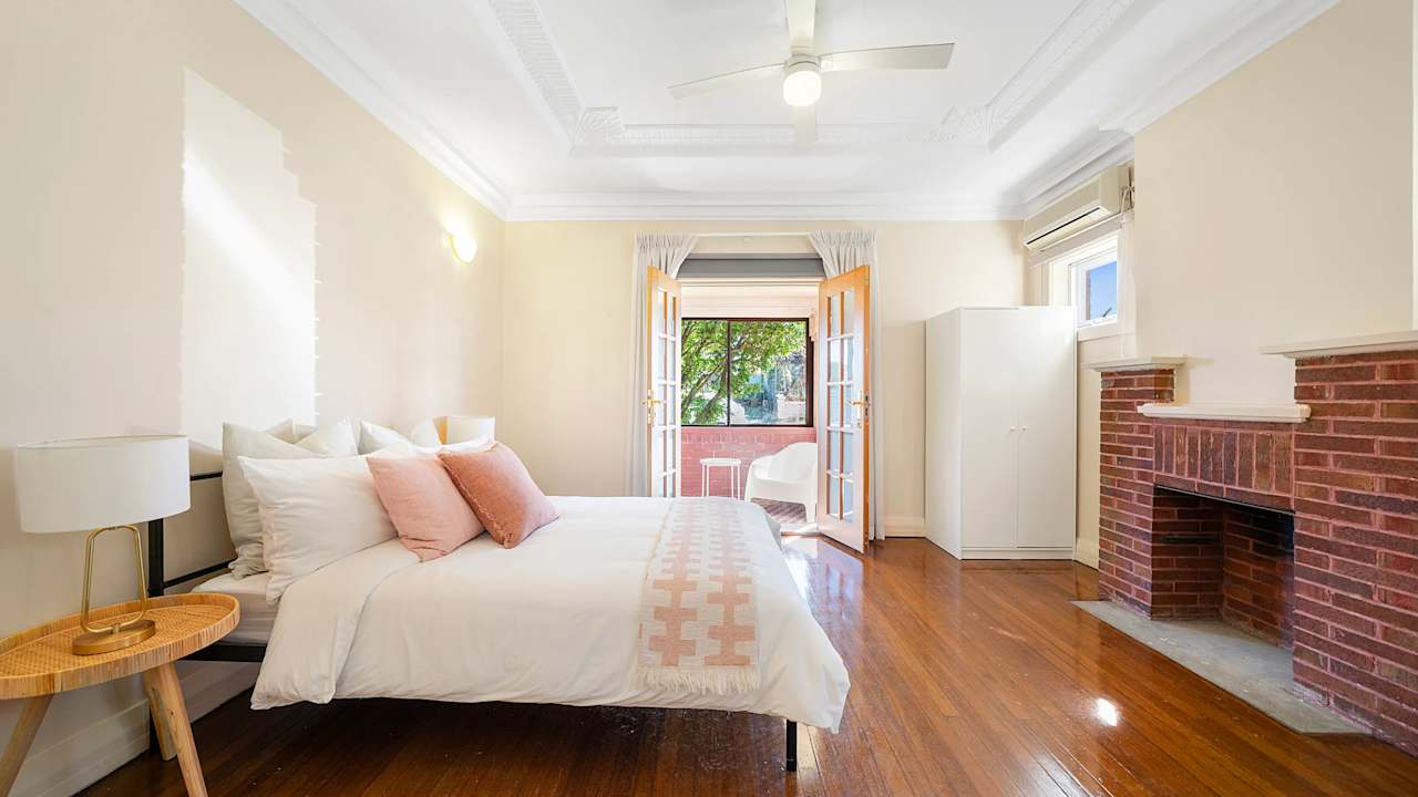 Room in a share house