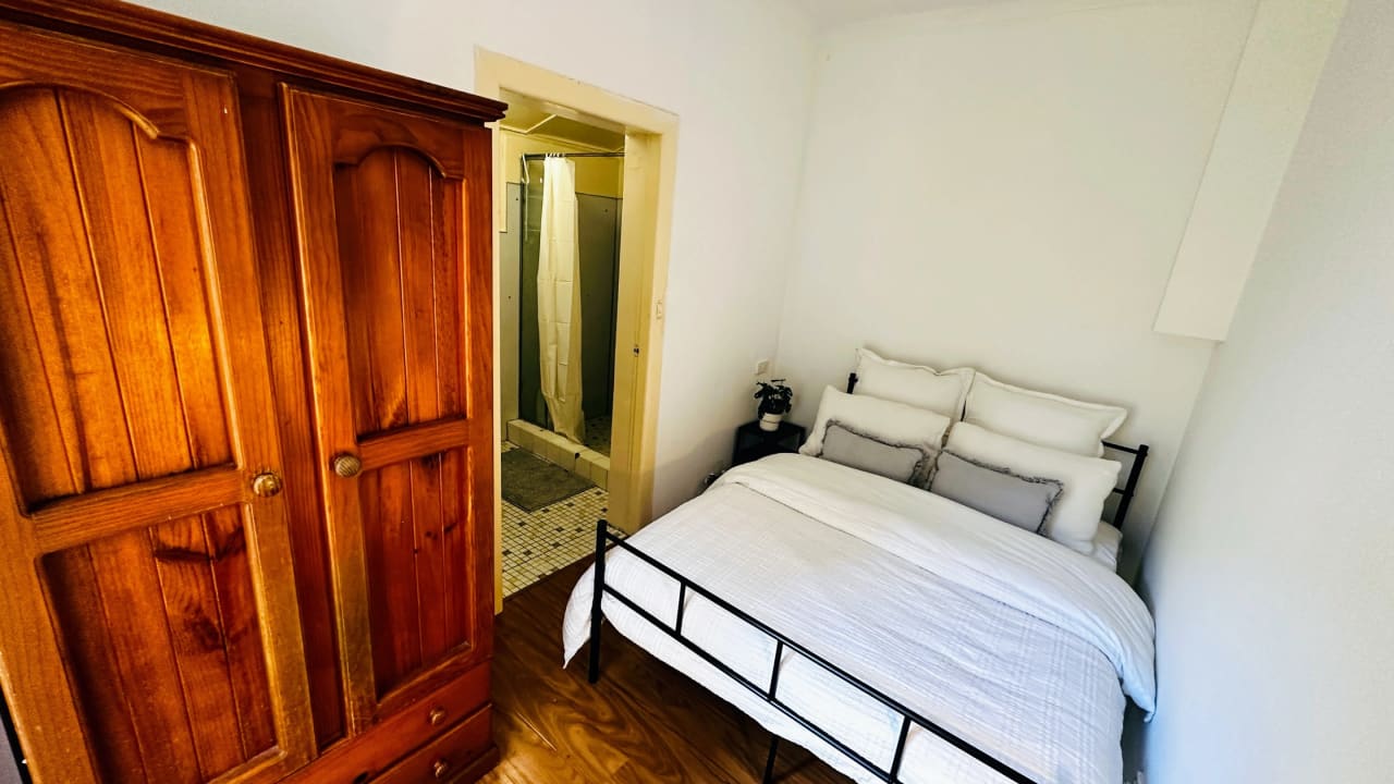 Furnished room with ensuite in a flatshare
