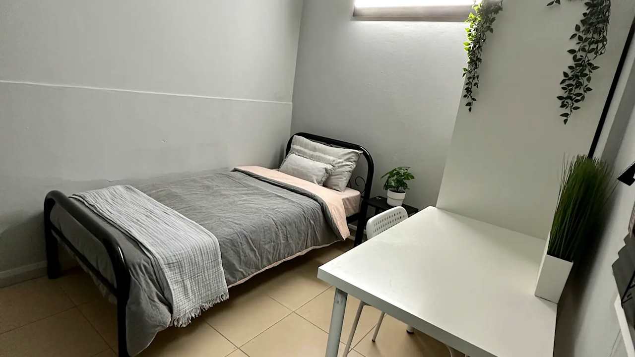 Furnished room in a share house