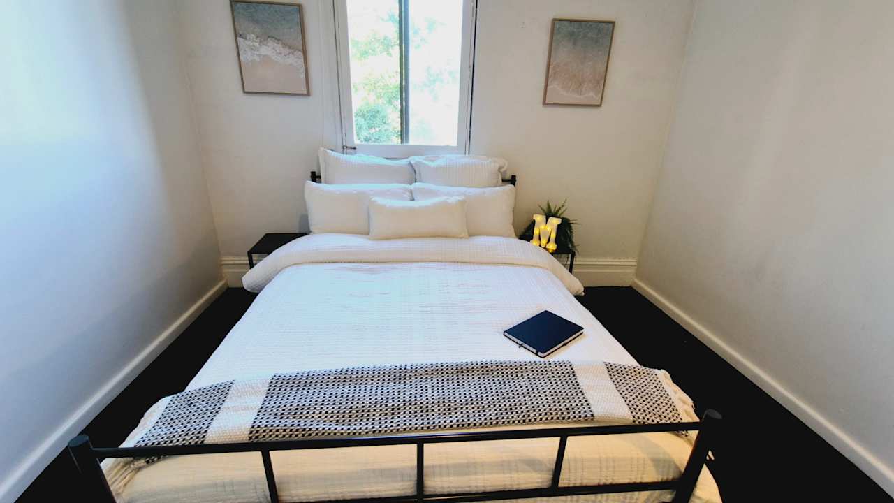 Furnished room in a flatshare