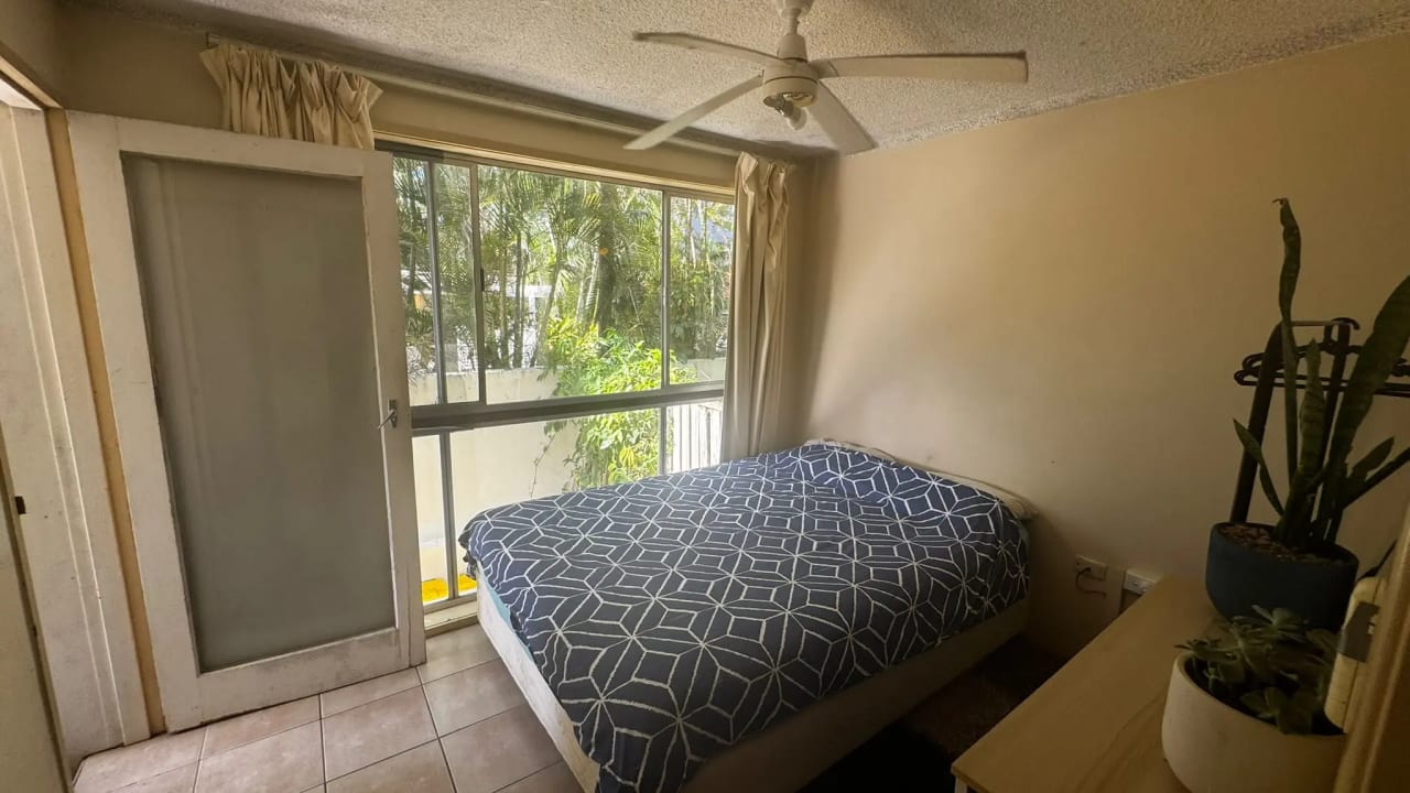 Furnished room in a flatshare