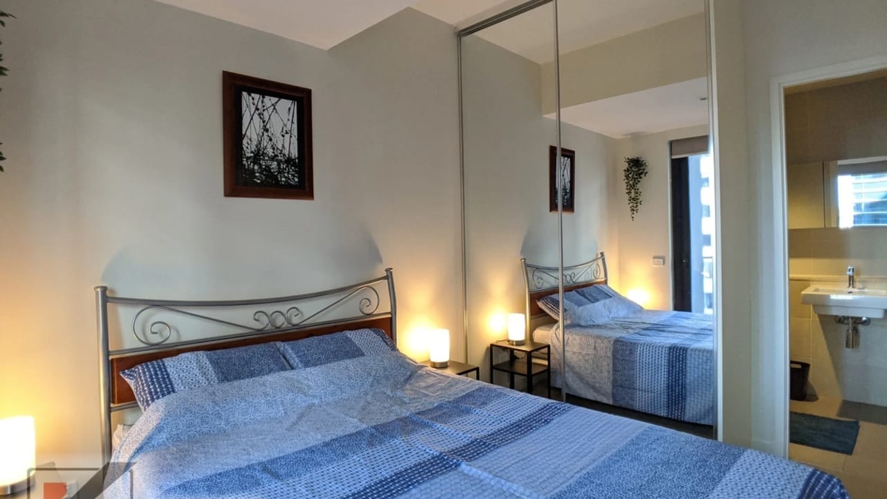 Furnished room with ensuite in a flatshare