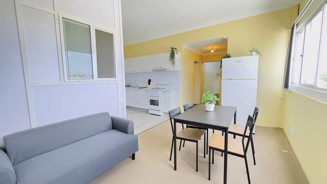 Furnished room in a flatshare