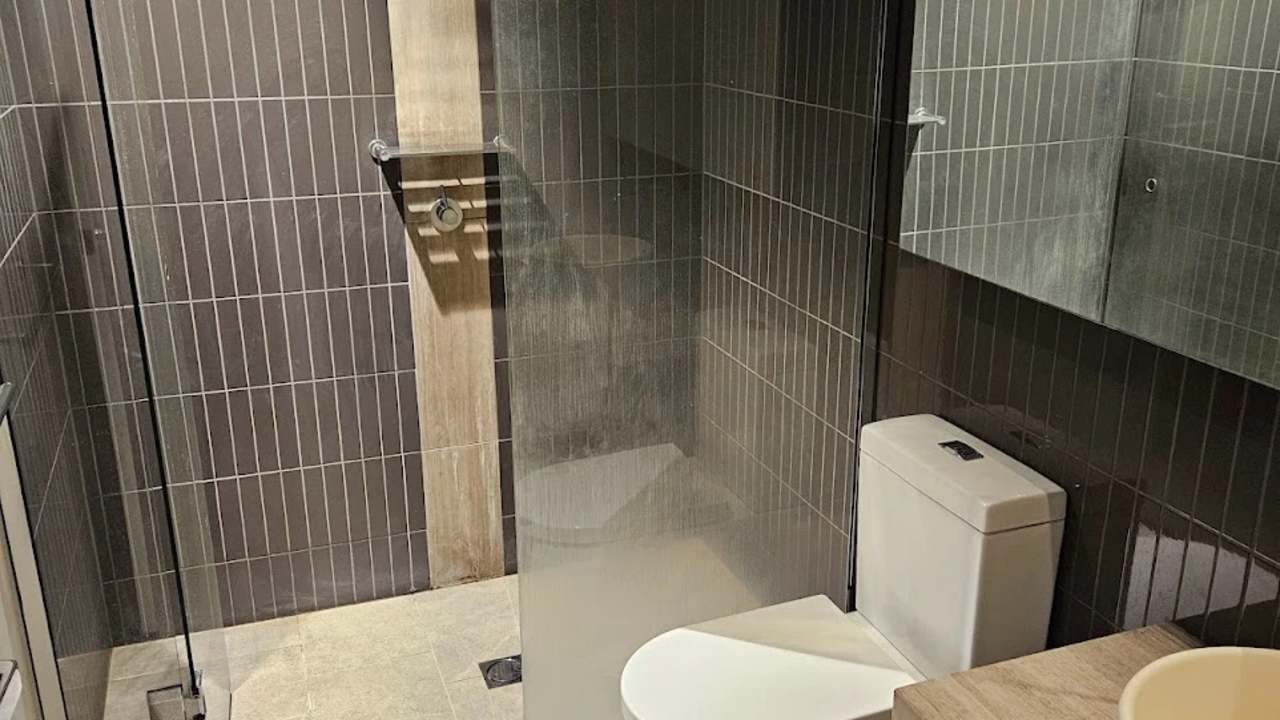 Furnished room with ensuite in a flatshare