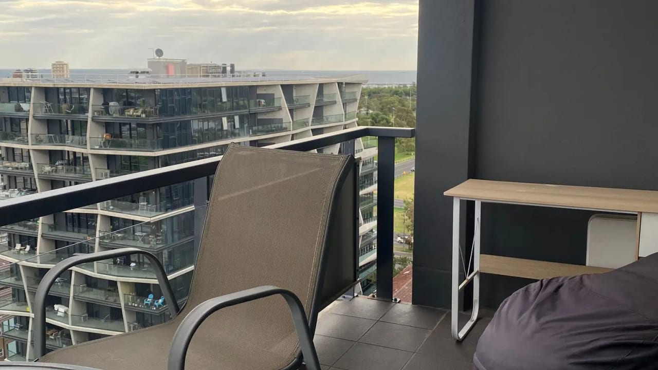 Furnished room with own bathroom