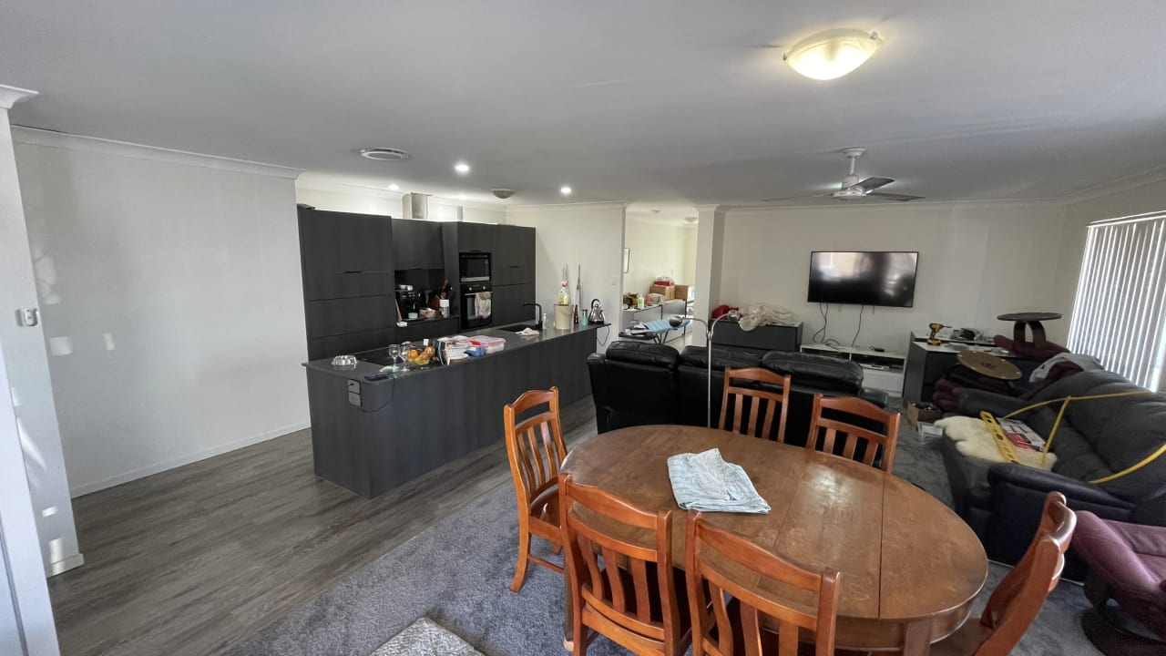 Room in a share house