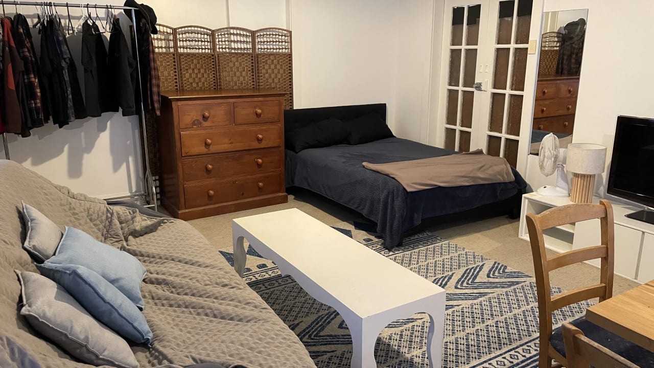 Furnished room studio flat for rent