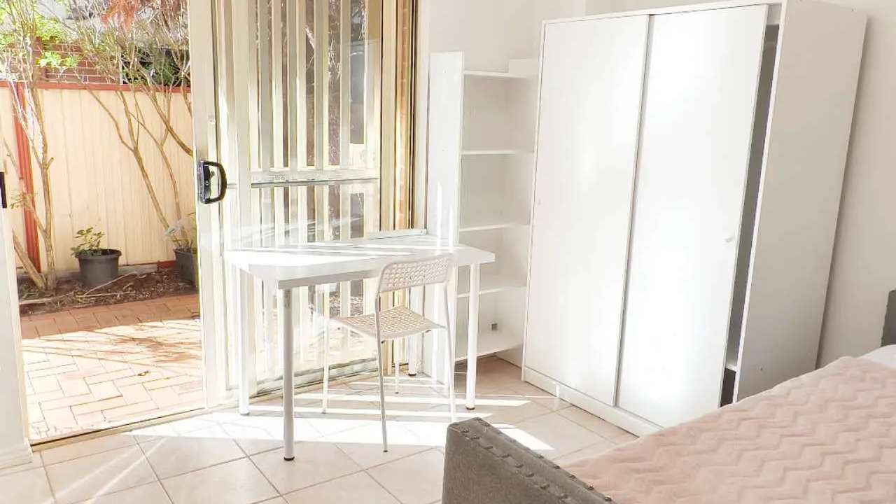 Furnished room in a flatshare