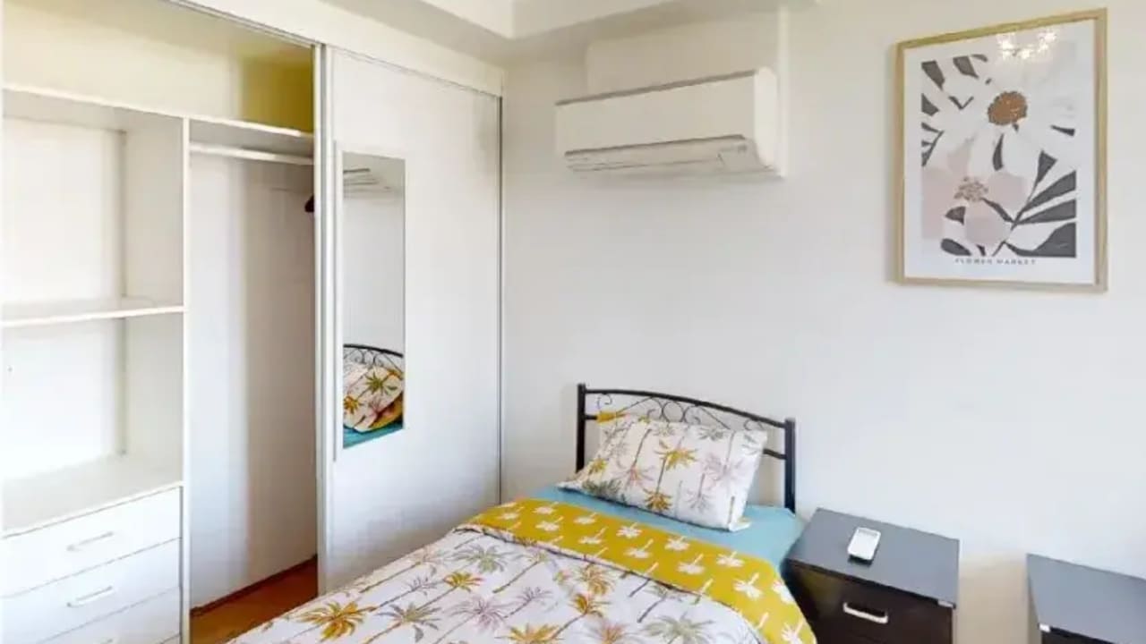 Furnished room in a flatshare