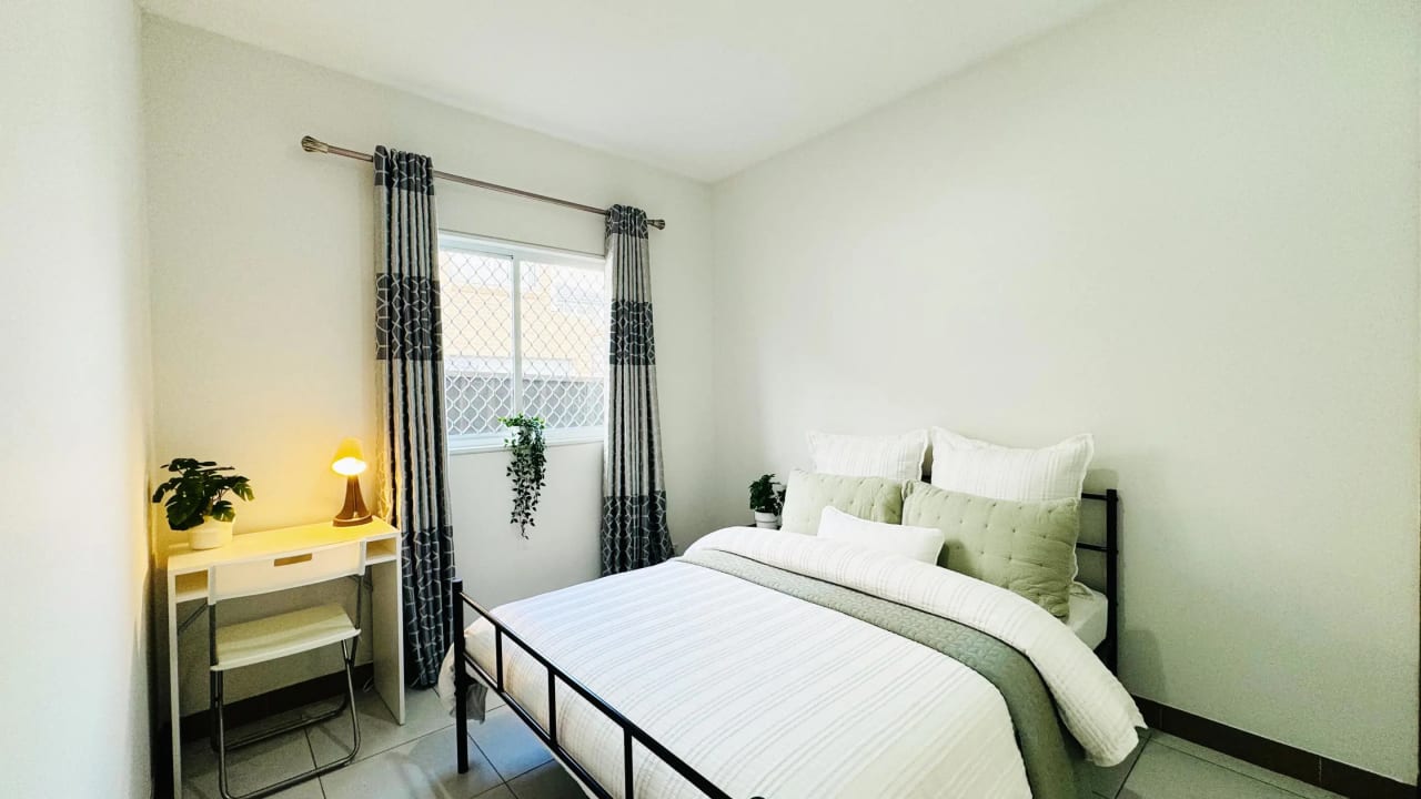 Furnished room in a flatshare