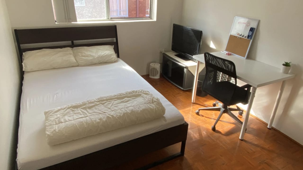 Furnished room in a flatshare