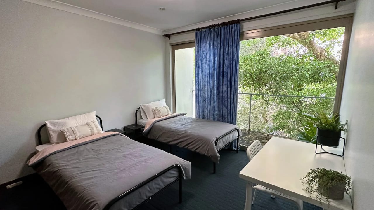 Furnished room in a flatshare