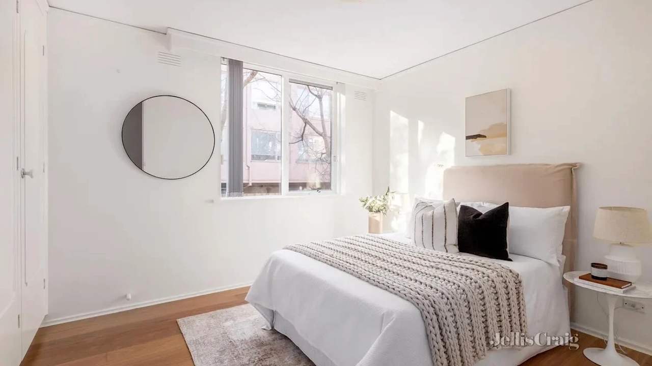 Furnished room in a flatshare