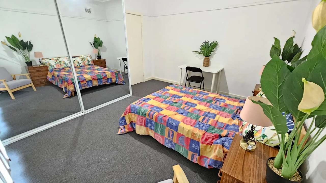 Room in a share house