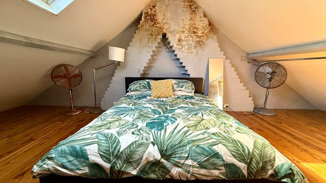Furnished room in a share house