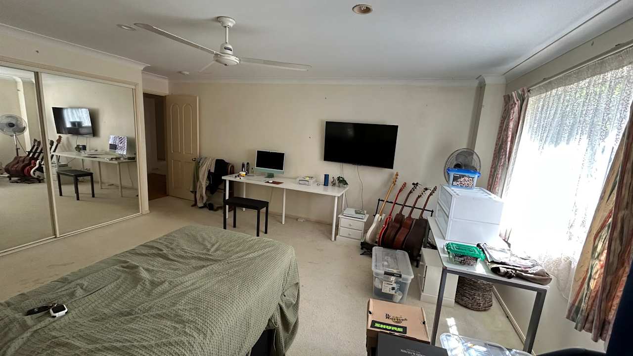 Unfurnished room in a share house