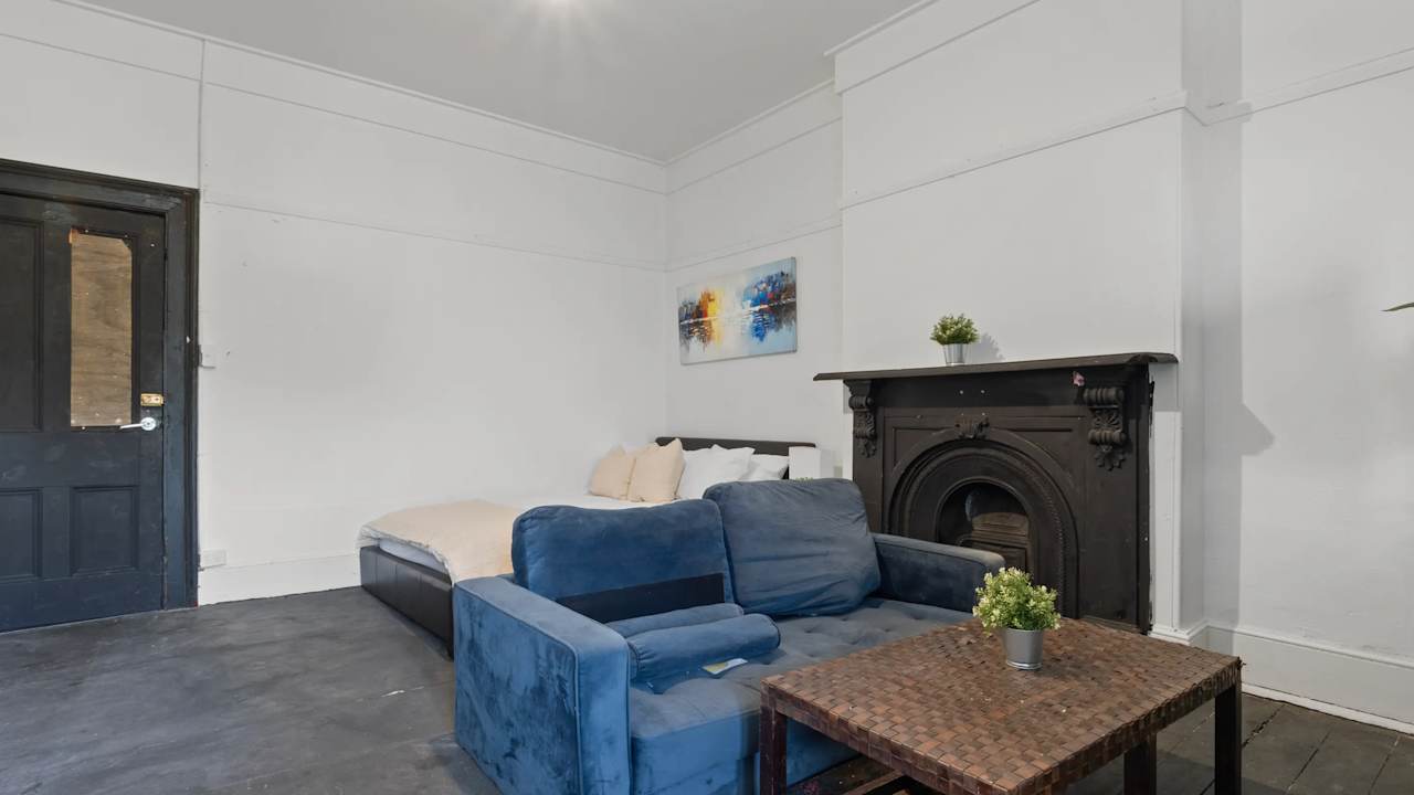 Furnished room in a flatshare