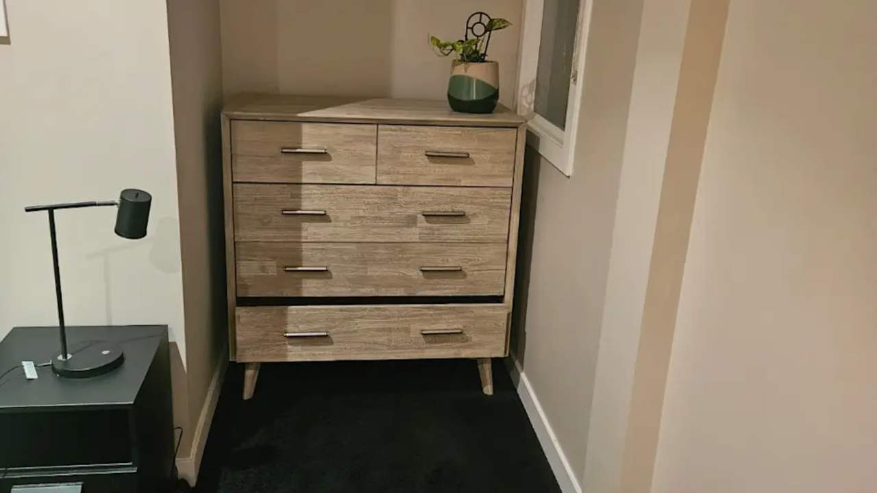 Furnished room in a flatshare