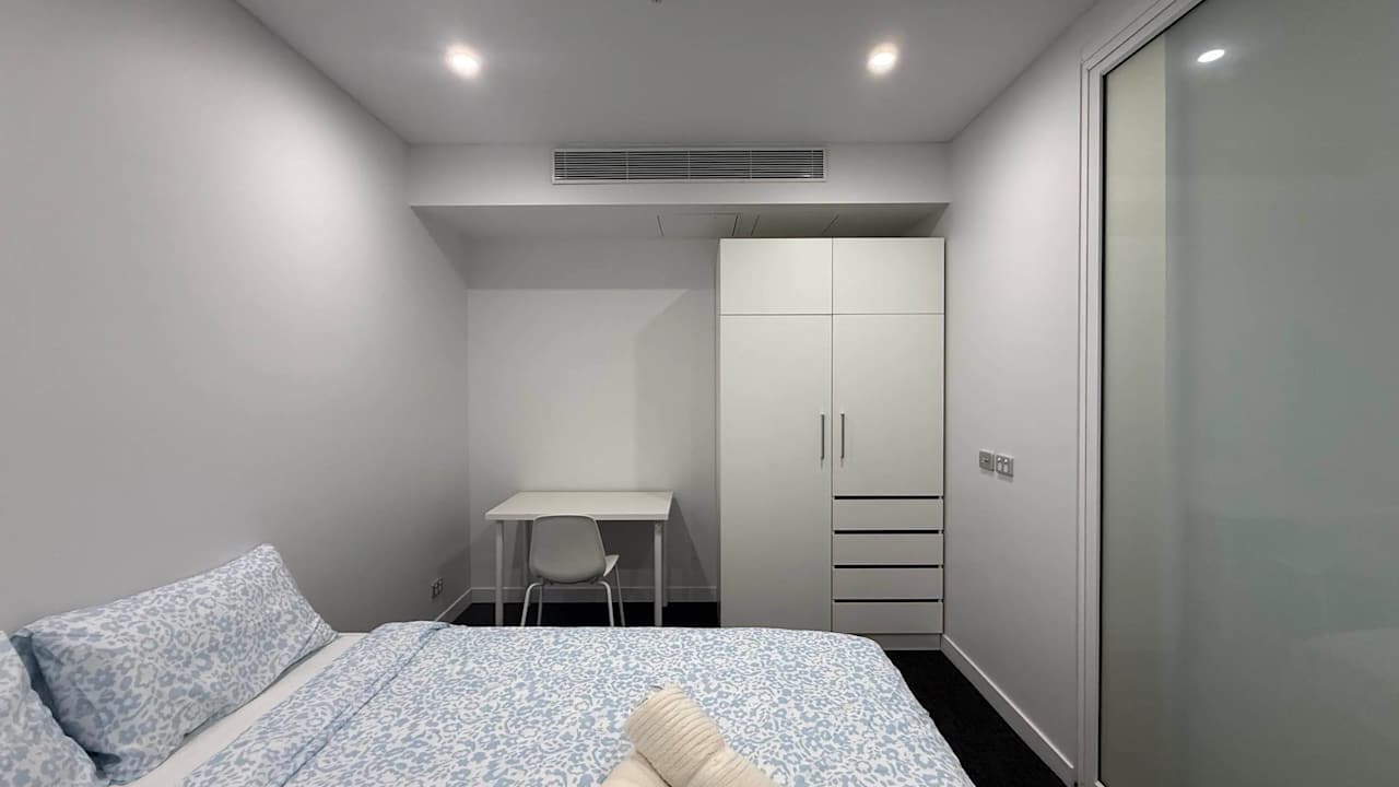 Furnished room in a flatshare