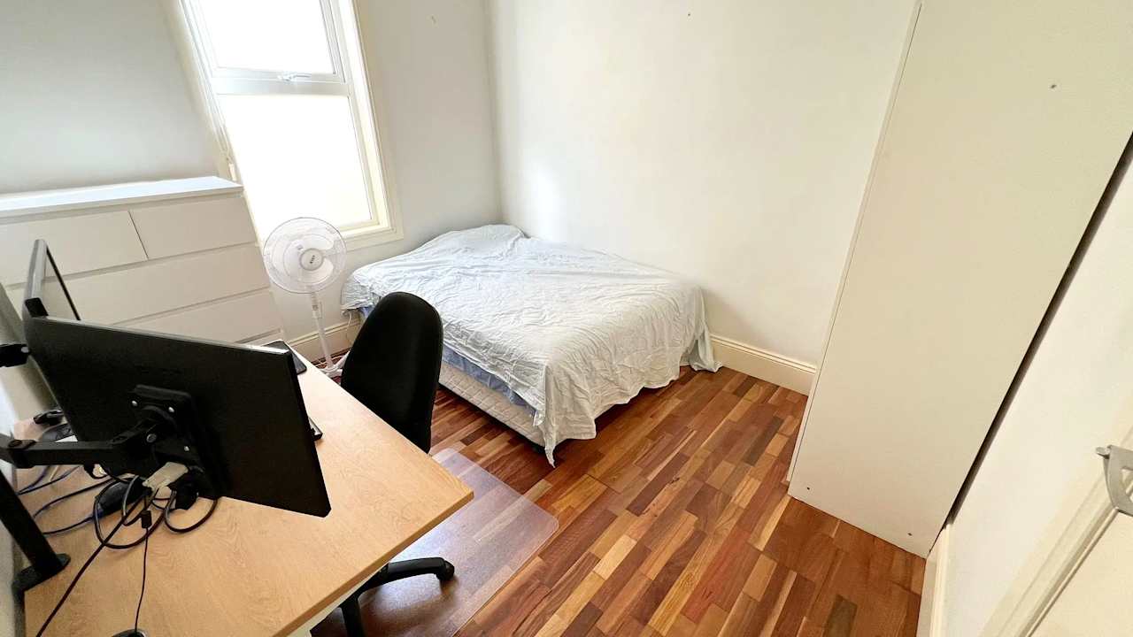 Room in a share house