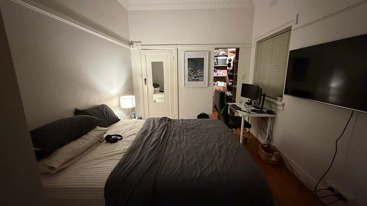 Whole property with 1 room for rent