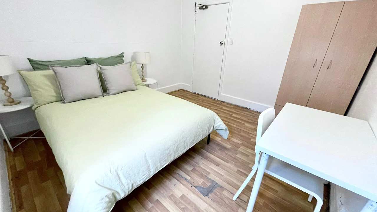 Room in a share house