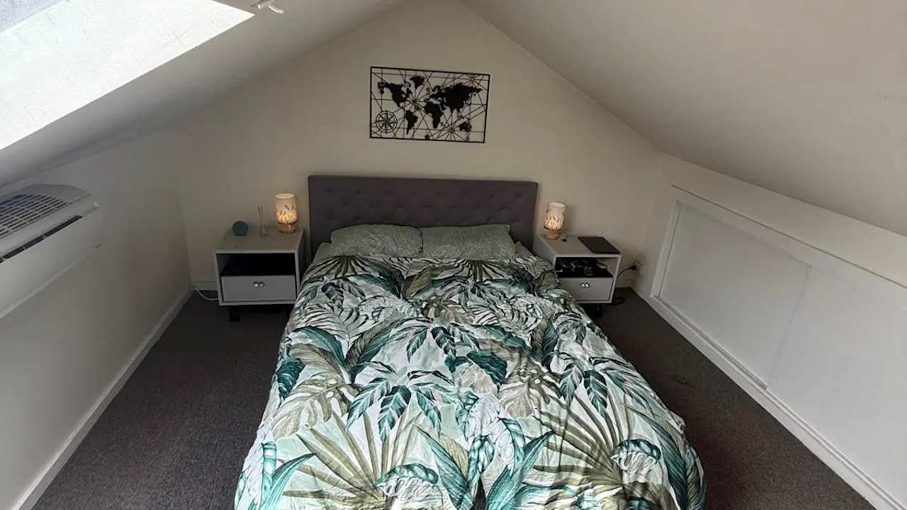 Furnished room in a flatshare