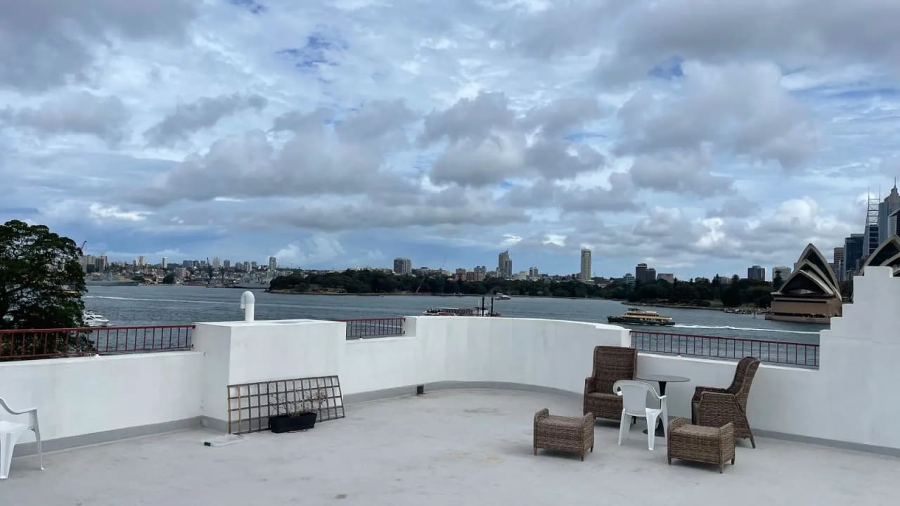Furnished room in a flatshare