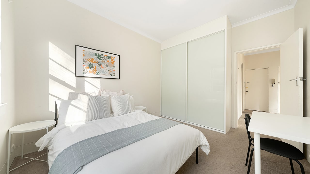 Room in a share house
