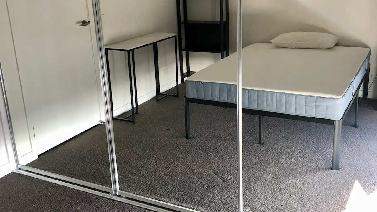 Furnished room in a flatshare