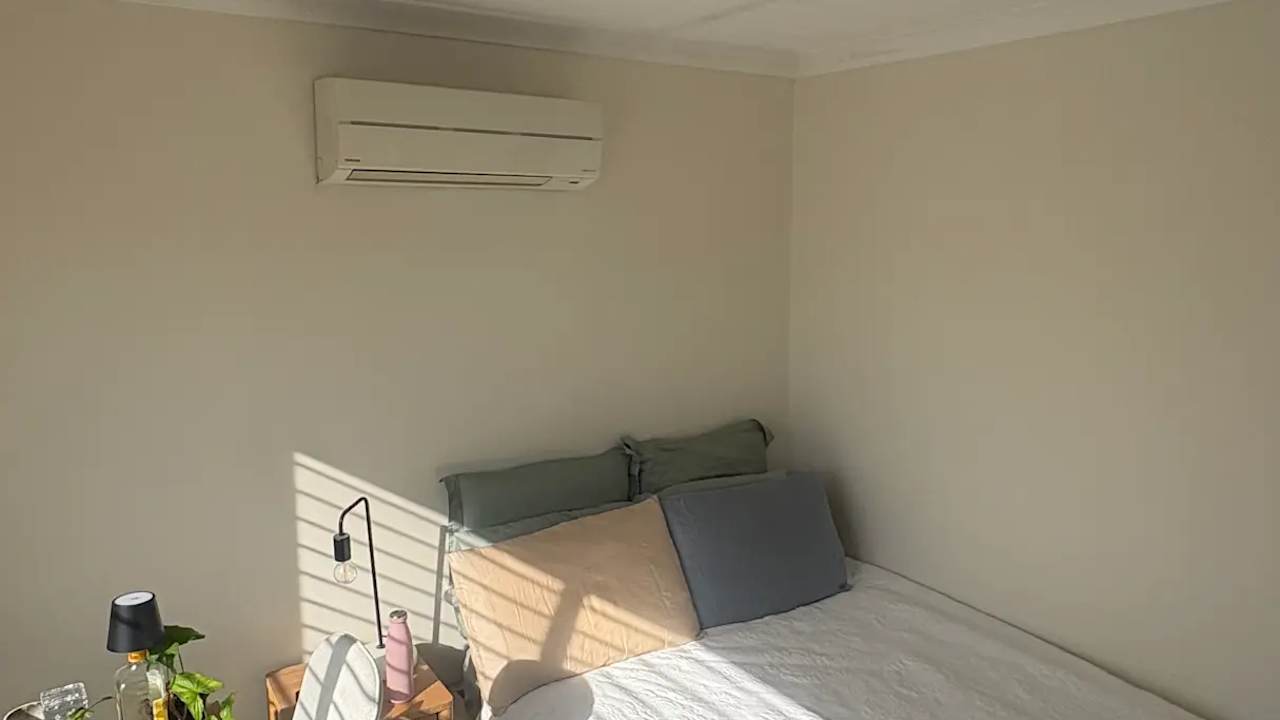 Unfurnished room in a share house