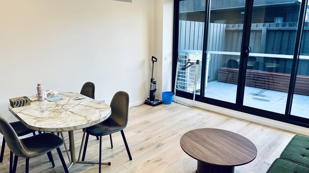 Furnished room in a flatshare