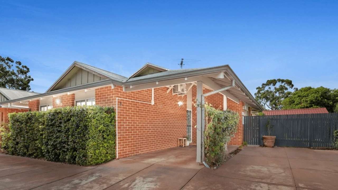 Whole property with 3 rooms for rent