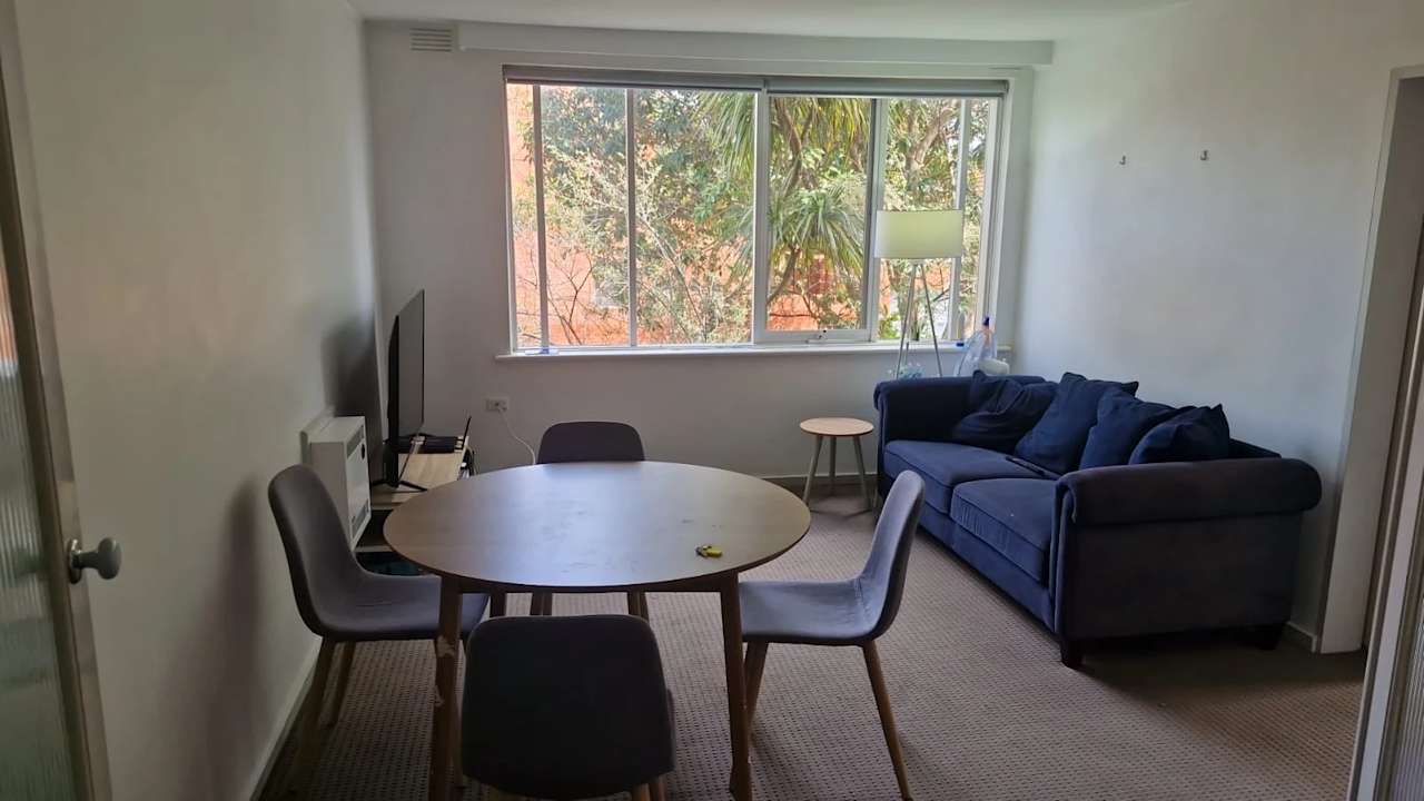 Furnished room in a flatshare