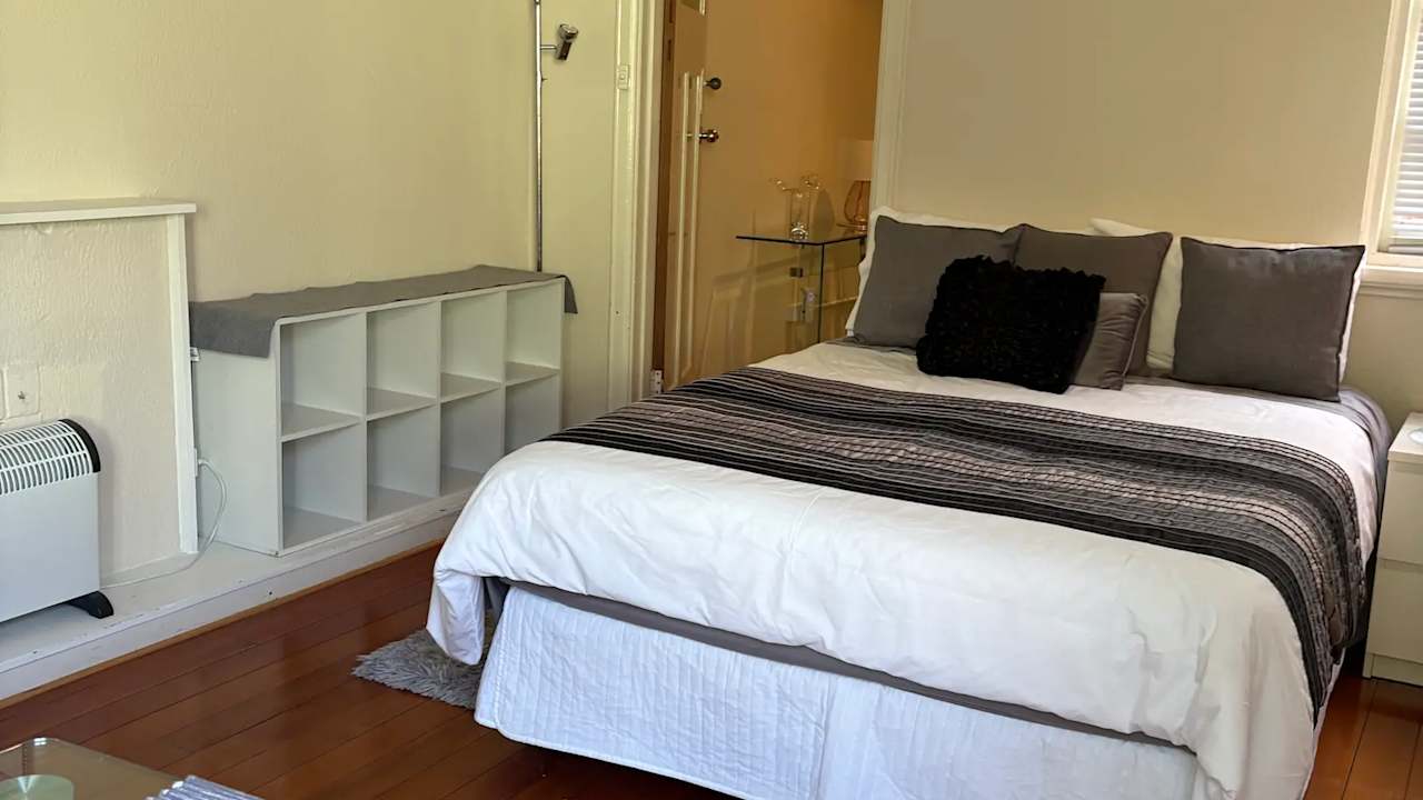 Furnished room studio flat for rent