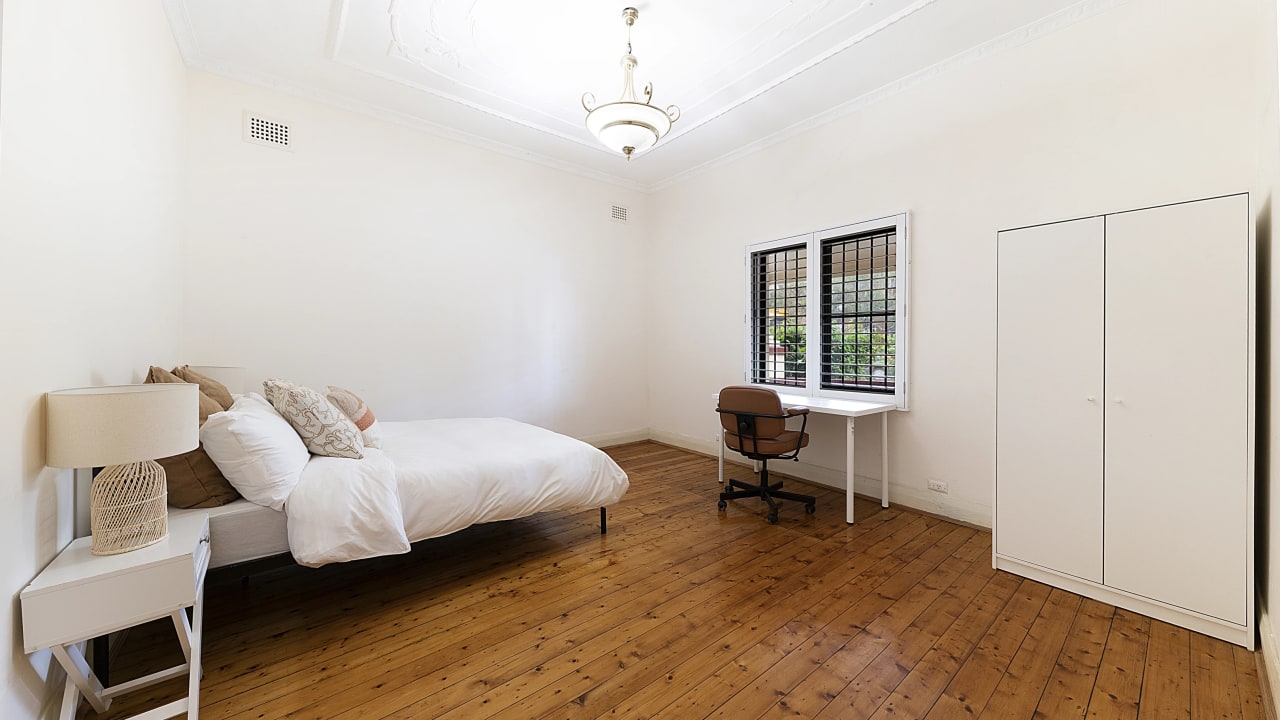 Room in a share house