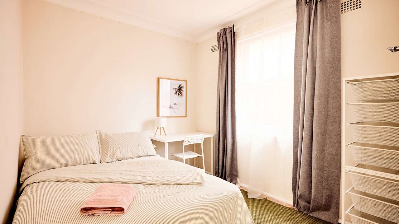 Furnished room in a flatshare