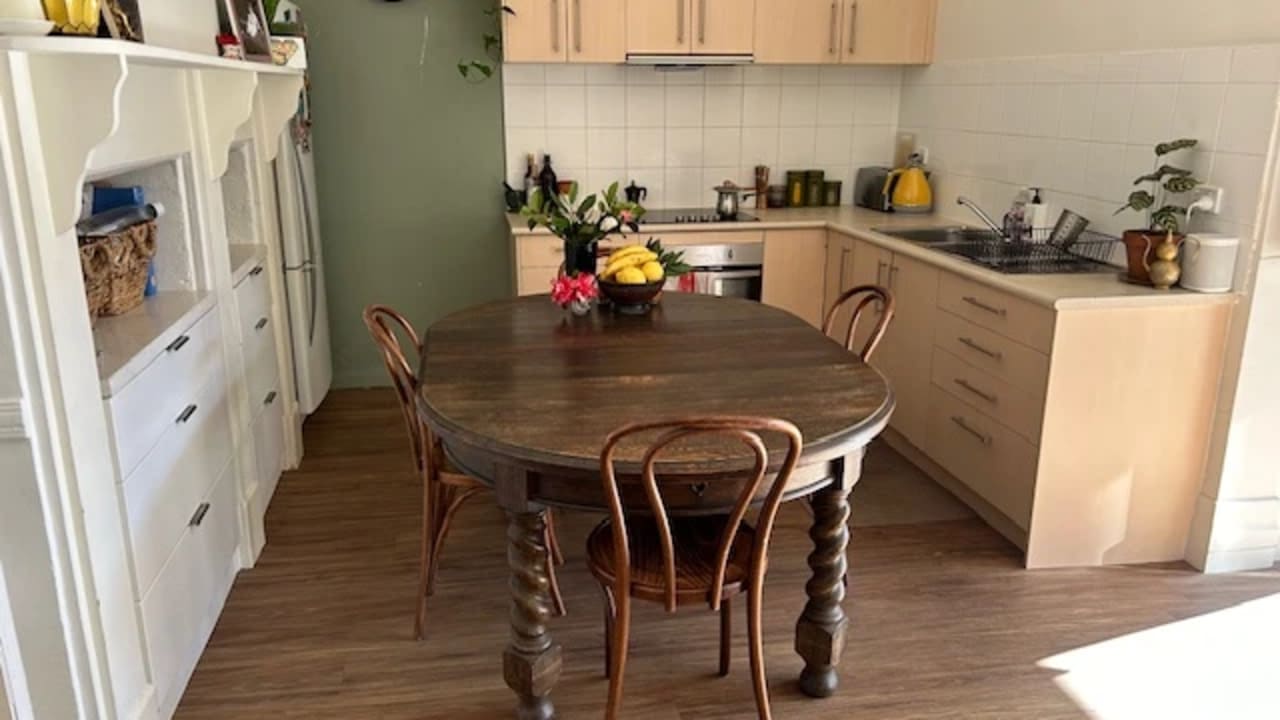 Room in a share house