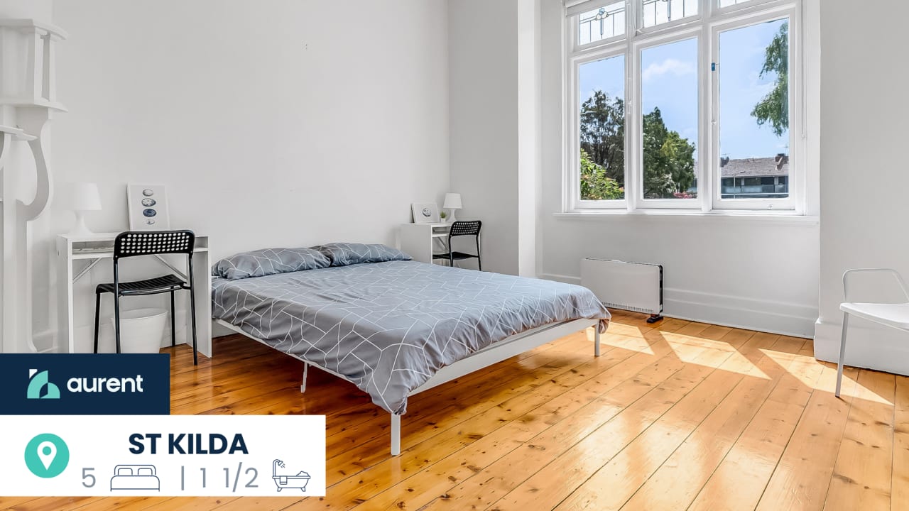 Furnished room in a share house