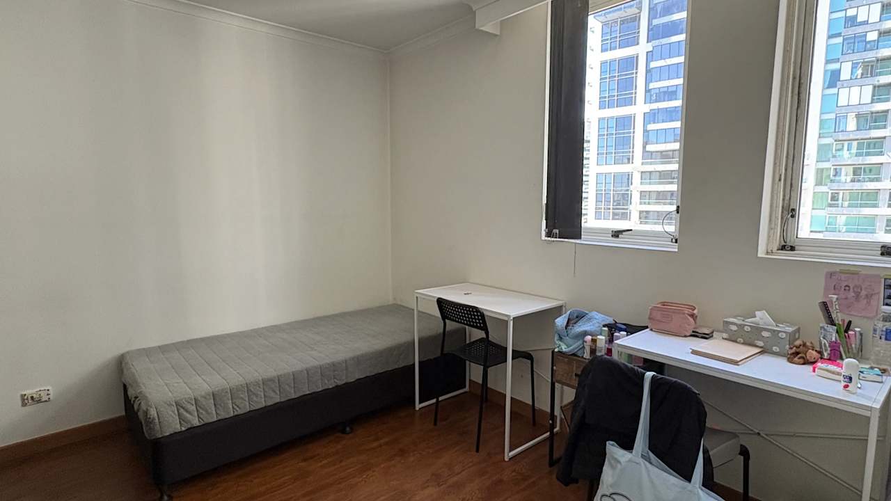 Furnished room with ensuite in a flatshare