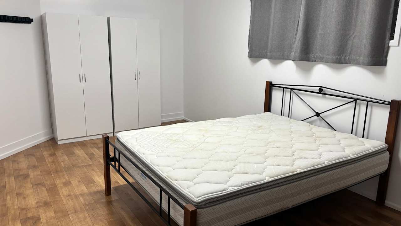 Room in a share house