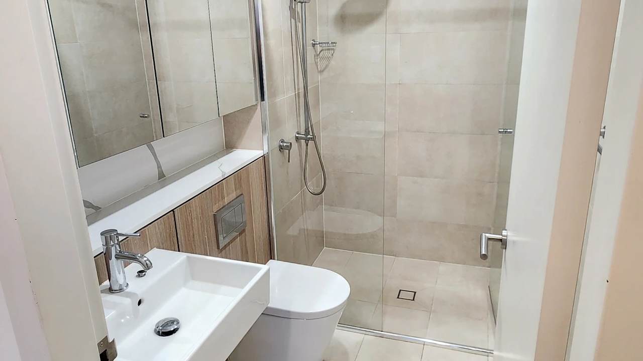Furnished room with ensuite in a flatshare