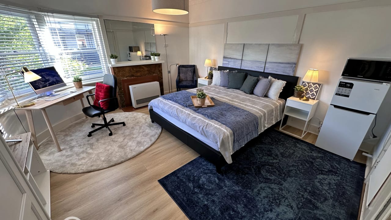 Furnished room in a share house