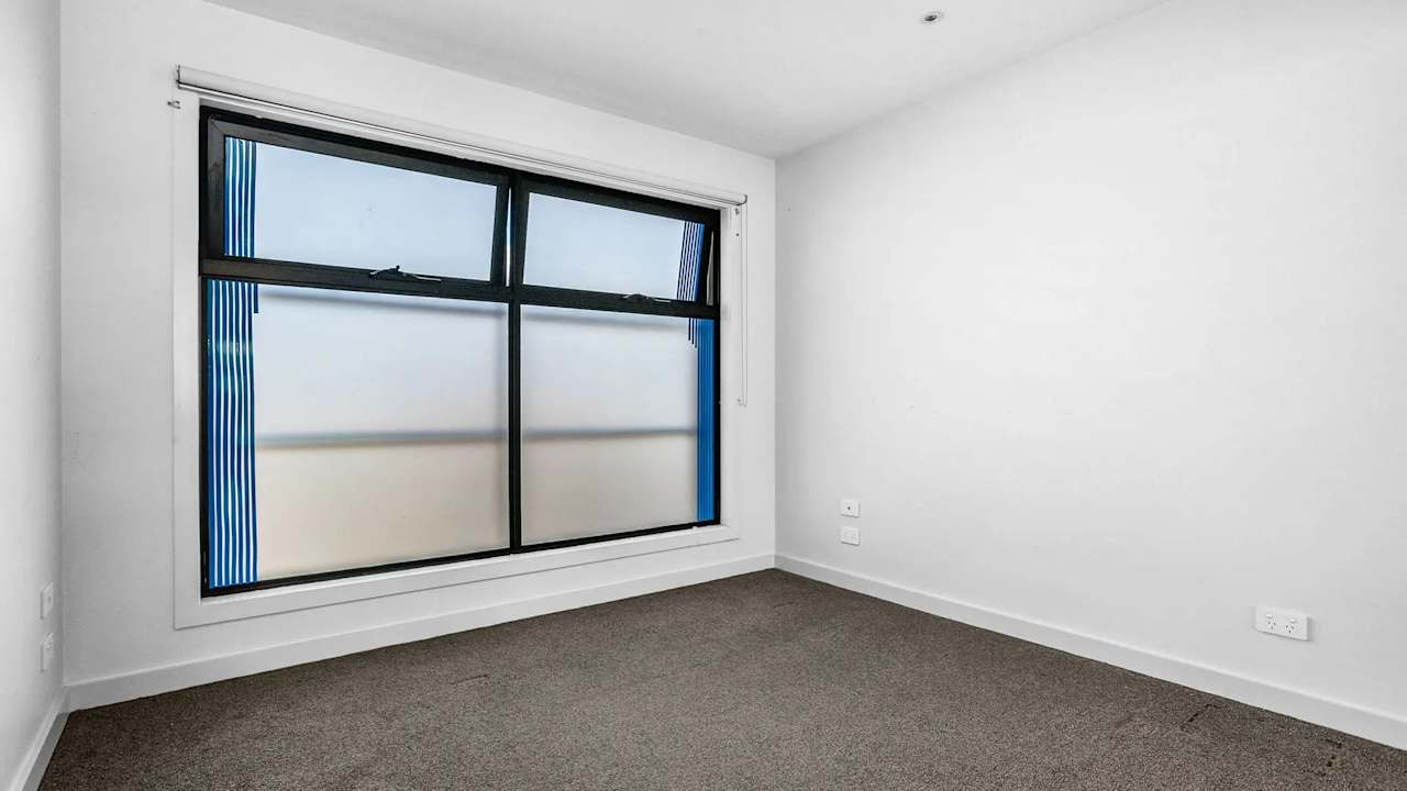 Unfurnished room in a flatshare