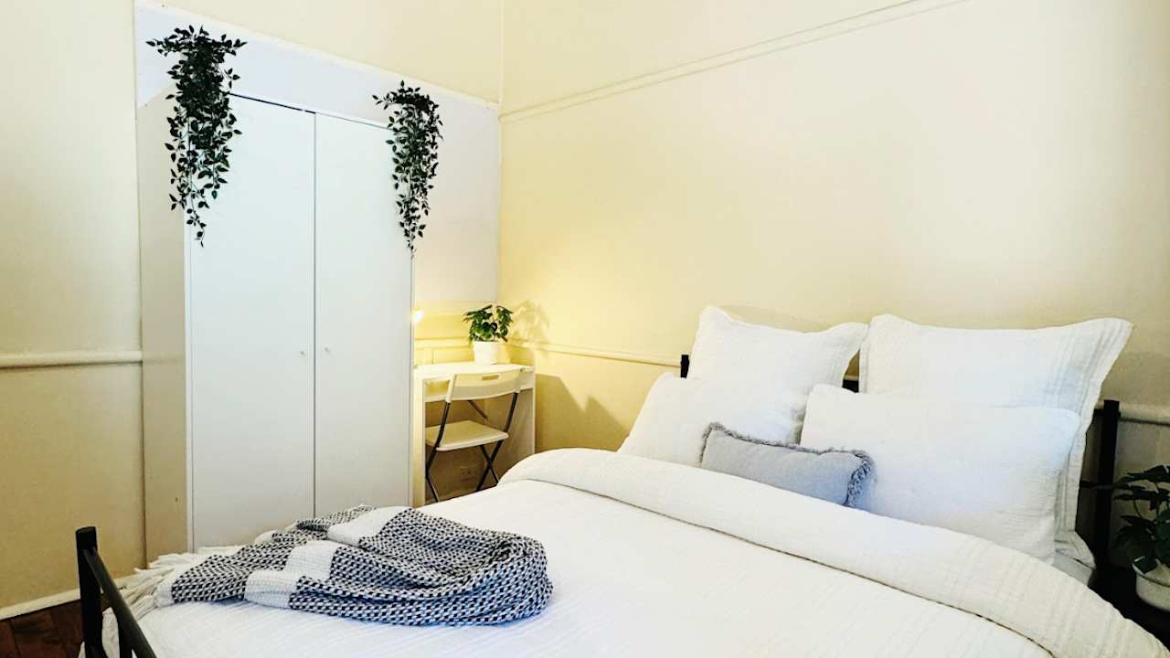 Furnished room in a flatshare