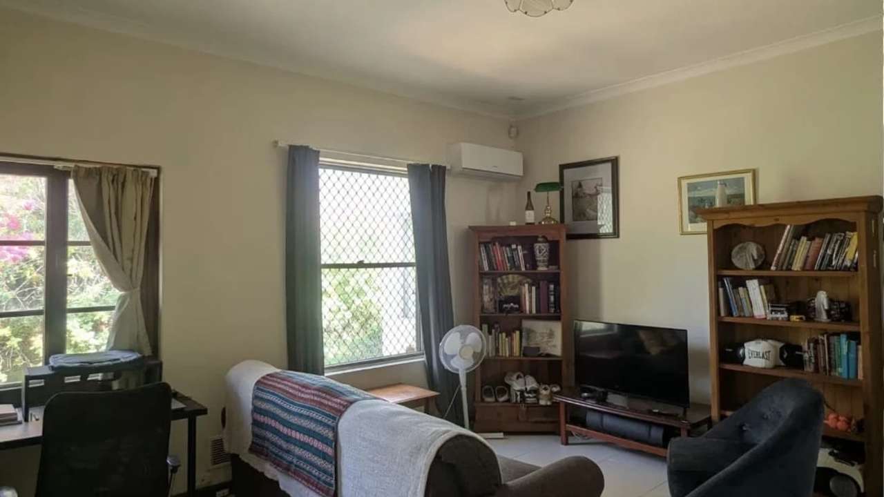 Whole property with 2 rooms for rent