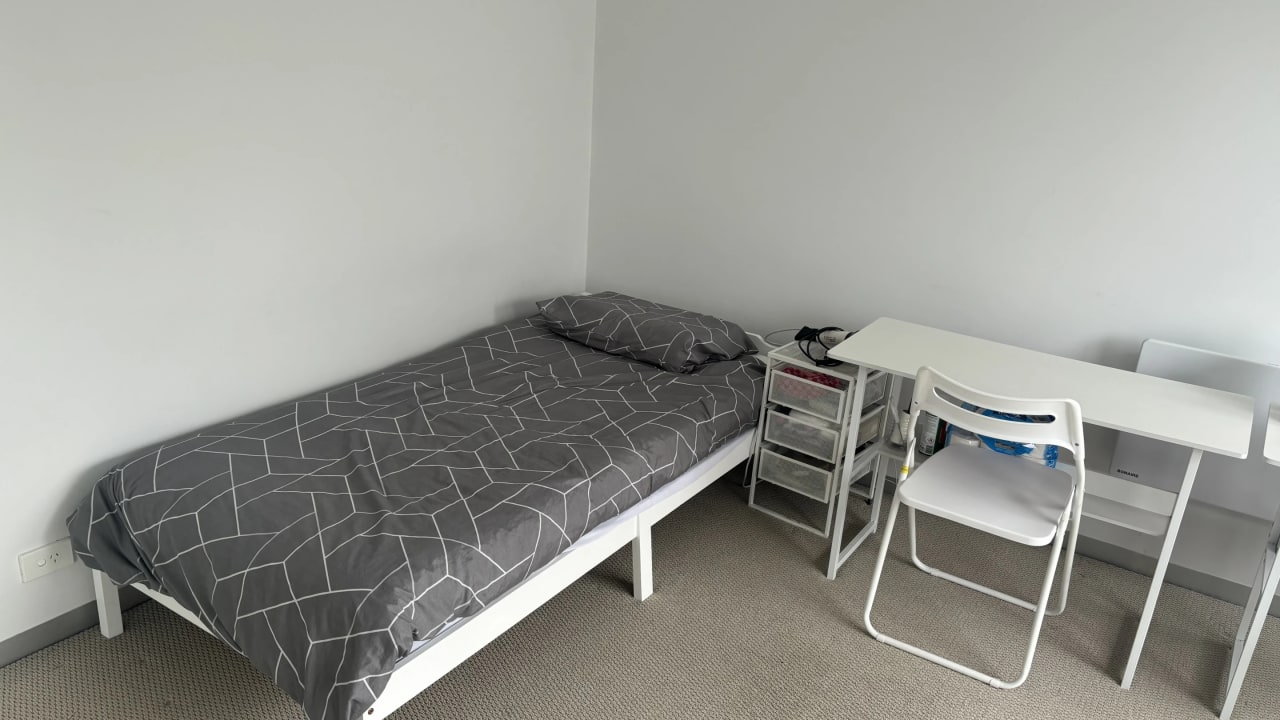Furnished room in a flatshare