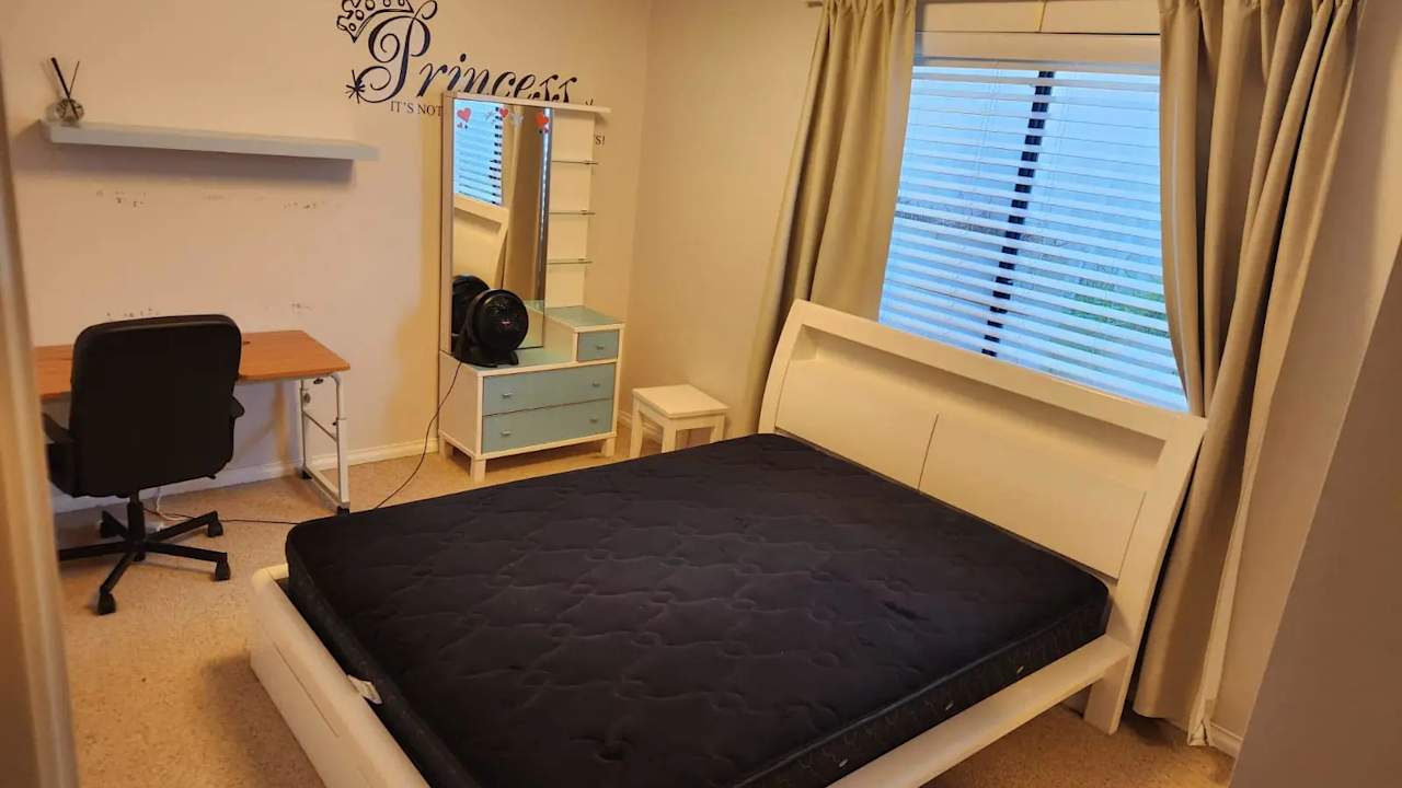 Furnished room in a share house