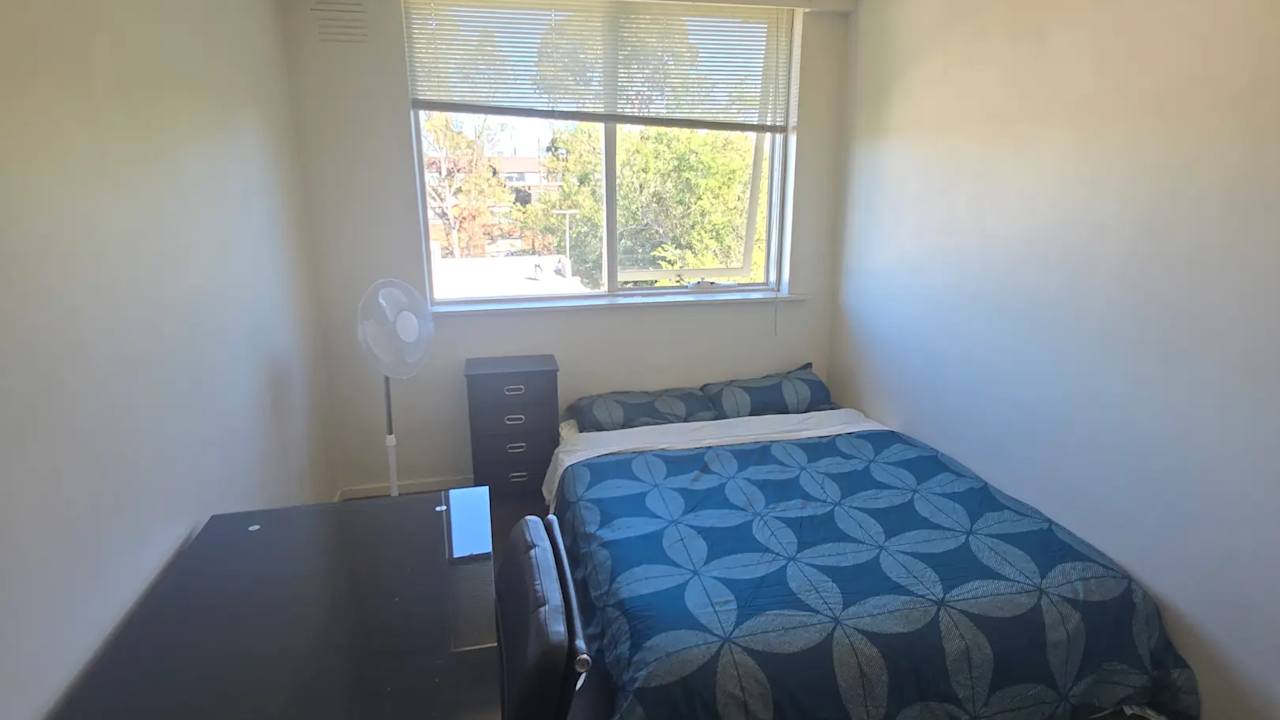 Furnished room in a flatshare
